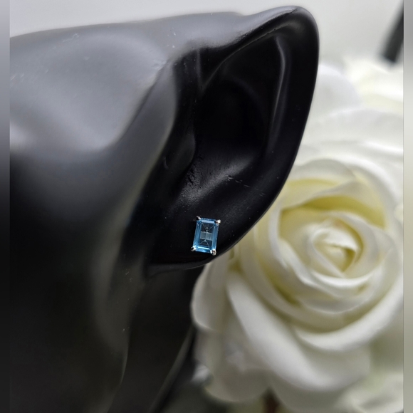 CUTE BOXY STUDS - Picture 4 of 4